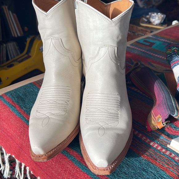 TECOVAS SOLD!!! Daisy boot barely worn purchased one month ago! - Picture 5 of 6